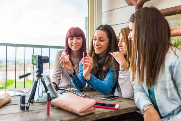 Influencers vlogging da casa — Foto Stock