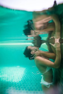 Yüzme Havuzu ile güzel bir villada severler çift