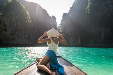 Tayland uzun kuyruklu tekne güzel kadın