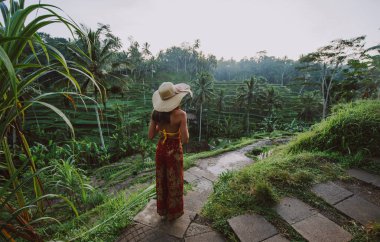 Güzel kız tegalalang, ubud Bali pirinç tarlaları ziyaret
