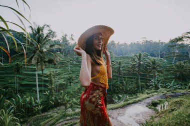 Güzel kız tegalalang, ubud Bali pirinç tarlaları ziyaret