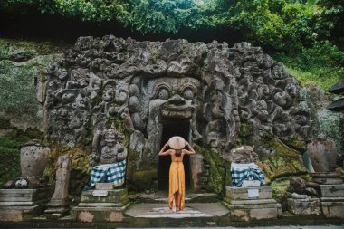 Ubud goa gajah tapınağı ziyaret güzel kız , Bali