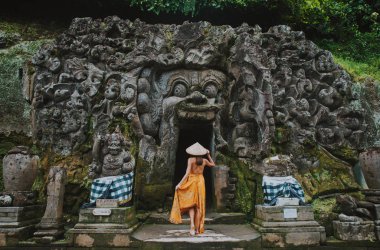 Ubud goa gajah tapınağı ziyaret güzel kız , Bali
