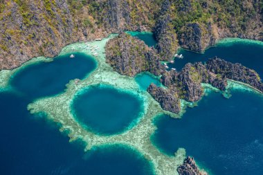 Coron popüler ikiz lagün güzel havadan görünümü, phili