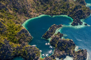 Coron popüler ikiz lagün güzel havadan görünümü, phili