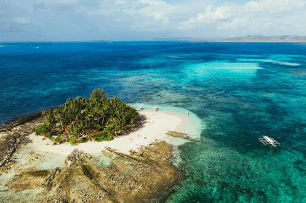 Guyam île vue du ciel. prise de vue avec drone au-dessus du — Photo