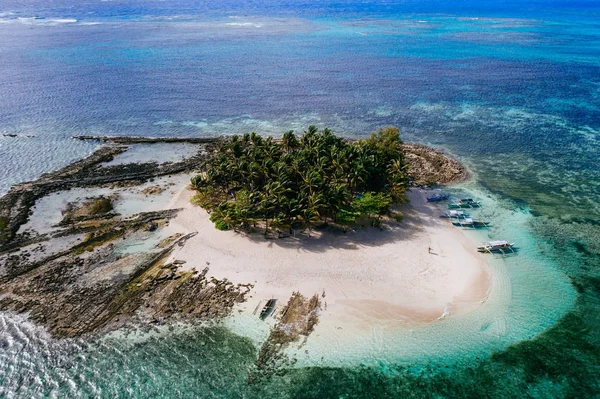 Guyam île vue du ciel. prise de vue avec drone au-dessus du — Photo
