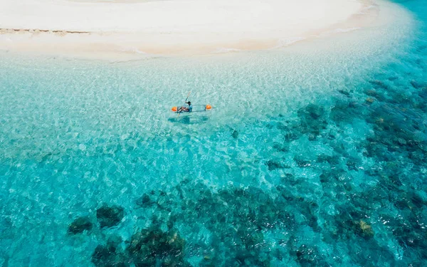 Isla Ditaytayan en las Filipinas, provincia de Coron. Aerial sho —  Fotos de Stock