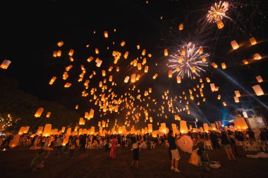 Loy krathong festivali, yüzen fener ile Tay yeni yıl partisi