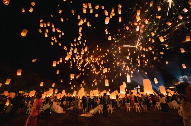 Loy krathong festivali, yüzen fener ile Tay yeni yıl partisi