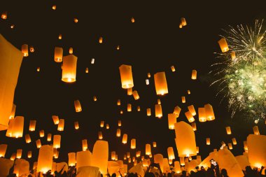 Loy krathong festivali, yüzen fener ile Tay yeni yıl partisi