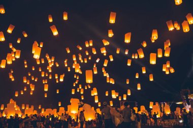Loy krathong festivali, yüzen fener ile Tay yeni yıl partisi