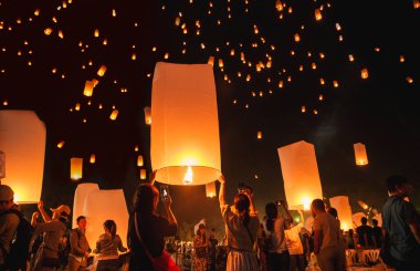 Loy krathong festivali, yüzen fener ile Tay yeni yıl partisi
