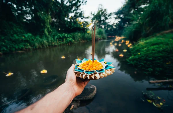 Loy krathong festival, thai new year party with floating buckets — Stock Photo, Image