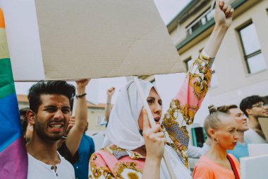 Toplumsal sorunlara karşı sokakta kamu gösterisi ve h