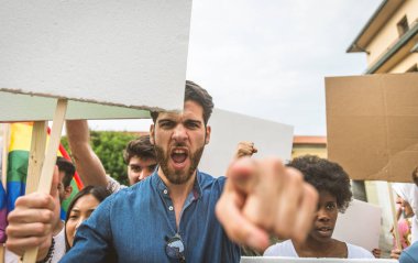 Toplumsal sorunlara karşı sokakta kamu gösterisi ve h