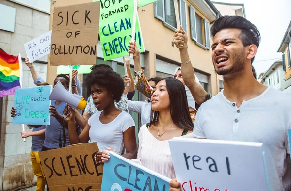 Manifestação pública na rua contra o aquecimento global e a po — Fotografia de Stock