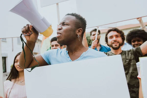 Manifestación pública en la calle contra los problemas sociales y — Foto de Stock