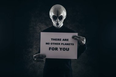 Uzaylı yaratığın insanlara bir mesajı var. Gri tür insansı gelen