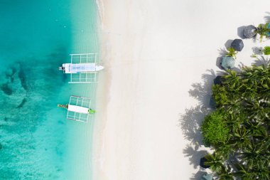 Filipinler 'de tropikal plaj, DAKU Adası