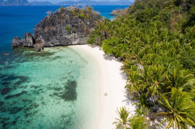 El Nido, Palawan, Filipinler içinde tropikal plaj