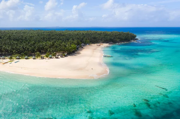 Plage tropicale aux Philippines, Daku Island — Photo