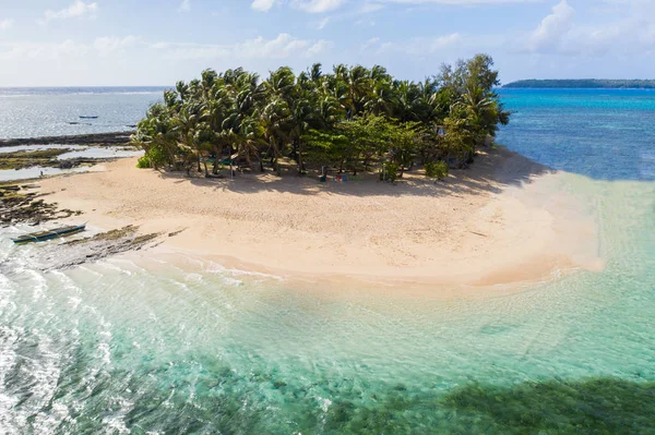 Spiaggia tropicale nelle Filippine, Isola di Guyam — Foto Stock