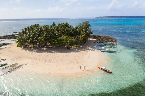 Spiaggia tropicale nelle Filippine, Isola di Guyam — Foto Stock