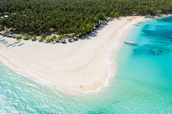 Plage tropicale aux Philippines, Daku Island — Photo