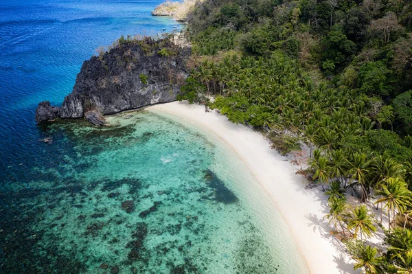 Tropical Beach i El Nido, Palawan, Filippinerna — Stockfoto