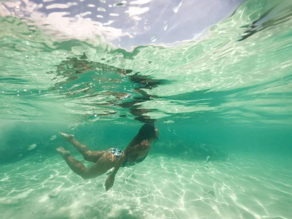 Playa tropical en El Nido, Palawan, Filipinas — Foto de Stock