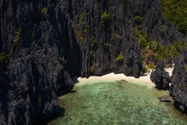 El Nido, Palawan, Filipinler içinde tropikal plaj