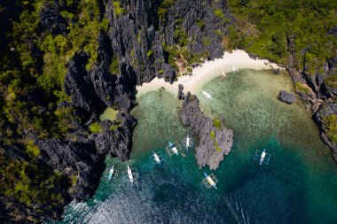 El Nido, Palawan, Filipinler içinde tropikal plaj