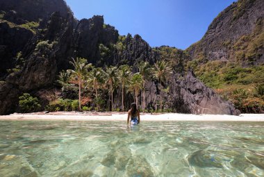 El Nido, Palawan, Filipinler içinde tropikal plaj