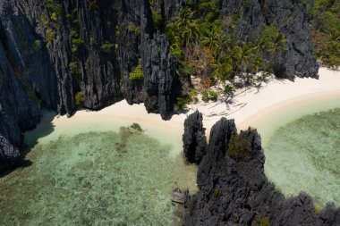 El Nido, Palawan, Filipinler içinde tropikal plaj