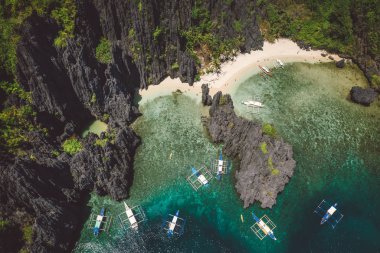 El Nido, Palawan, Filipinler içinde tropikal plaj