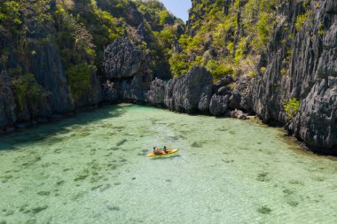 El Nido, Palawan, Filipinler içinde tropikal plaj