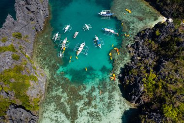 El Nido, Palawan, Filipinler içinde tropikal plaj