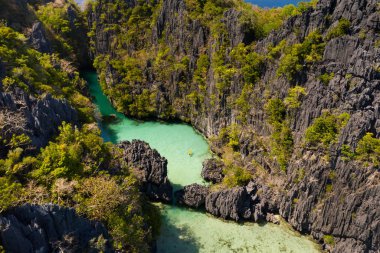 El Nido, Palawan, Filipinler içinde tropikal plaj