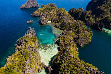 El Nido, Palawan, Filipinler içinde tropikal plaj