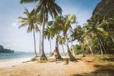 El Nido, Palawan, Filipinler içinde tropikal plaj