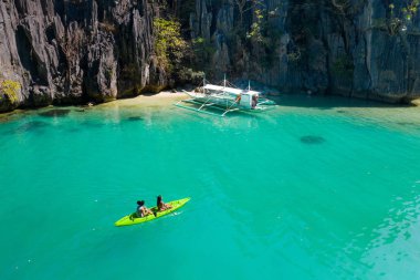 El Nido, Palawan, Filipinler içinde tropikal plaj