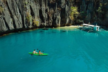 El Nido, Palawan, Filipinler içinde tropikal plaj