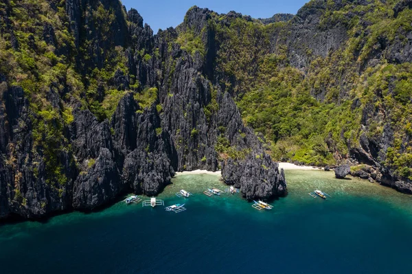 Tropikalna plaża w: El Nido, Palawan, Philippines — Zdjęcie stockowe