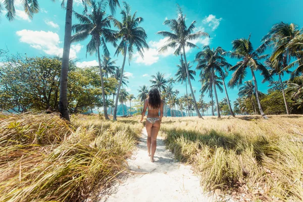 菲律宾巴拉望埃尔尼多的热带海滩 — 图库照片