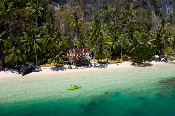 Plage tropicale à El Nido, Palawan, Philippines — Photo