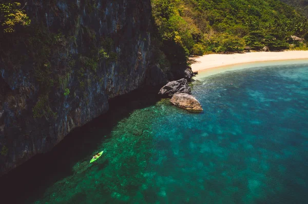 Praia tropical em El Nido, Palawan, Filipinas — Fotografia de Stock