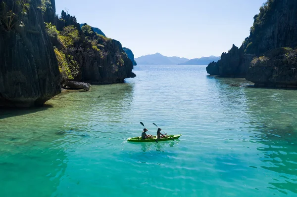 Playa tropical en El Nido, Palawan, Filipinas —  Fotos de Stock