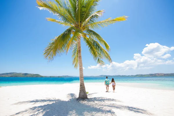 Тропічний пляж в корон, Філіппіни — стокове фото