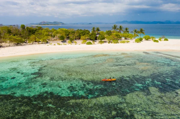 Tropical Beach i Coron, Filippinerna — Stockfoto
